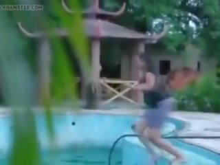 Indiana tia em piscina sutiã e calcinha, grátis sexo vídeo 57
